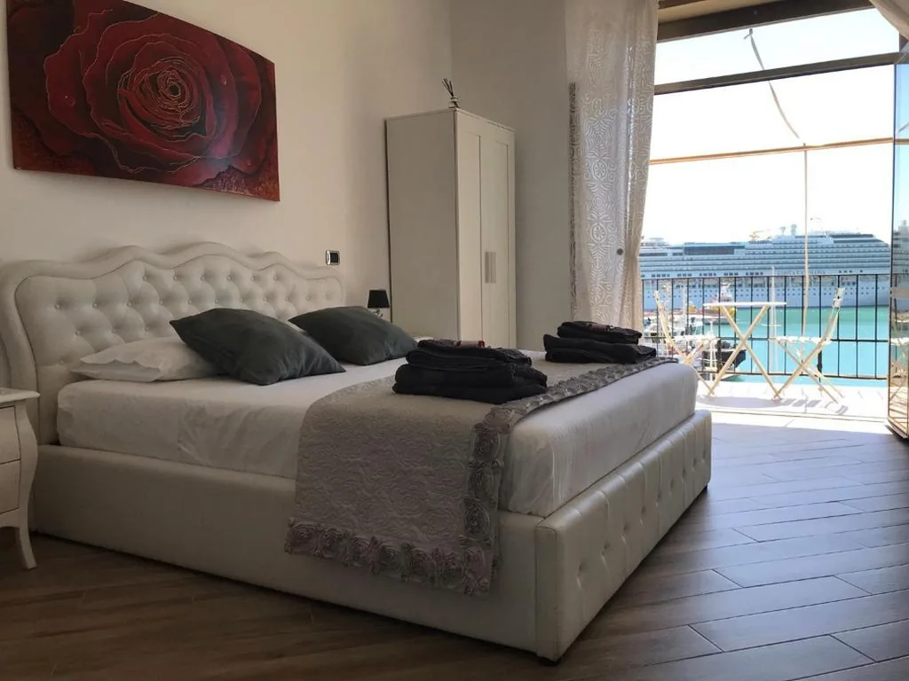 Deluxe Double Room with Balcony and Sea View — B&B Il Veliero