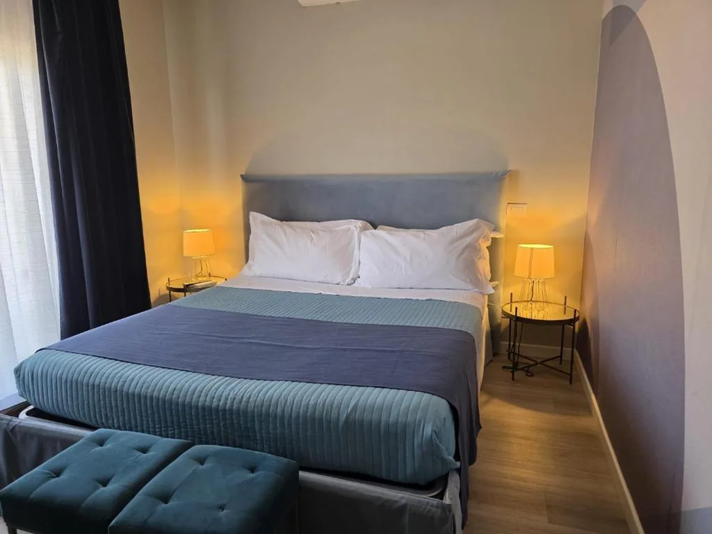 Camera Matrimoniale Deluxe con Balcone e Vista Mare — Be Your Home – Guest House Seataly
