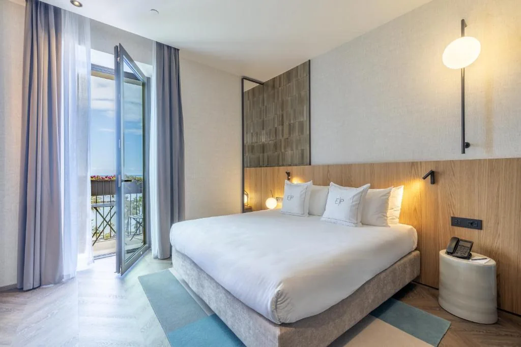 Camera Matrimoniale Deluxe con Balcone e Vista Mare — Europa Palace