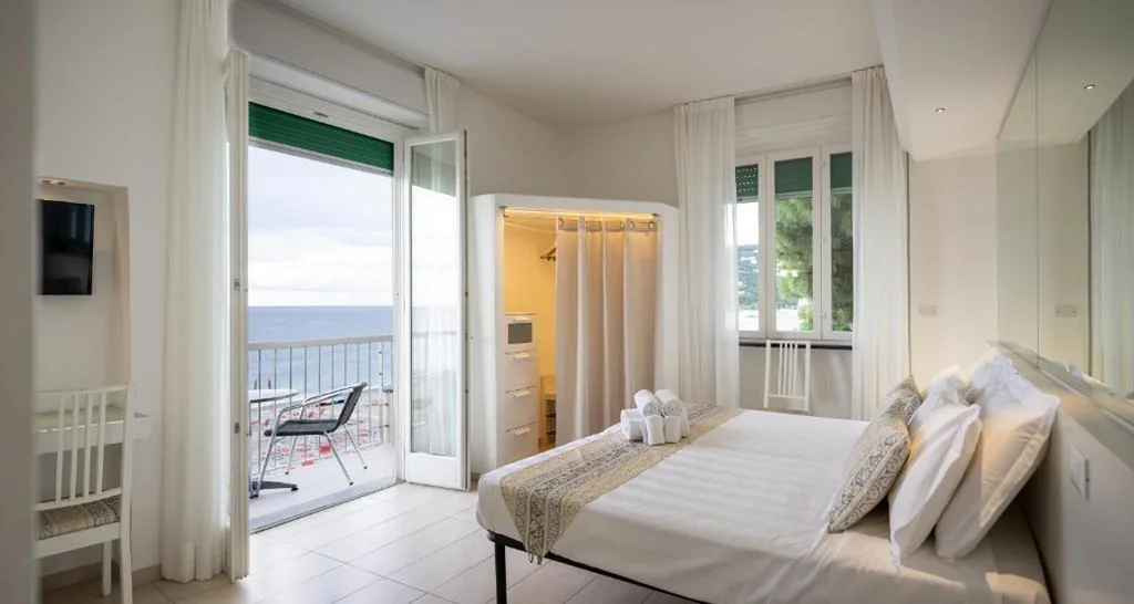 Camera Matrimoniale Deluxe con Balcone e Vista Mare — Hotel Ligure