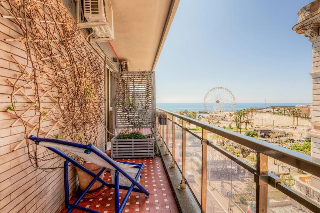 Camera Matrimoniale Deluxe con Balcone e Vista Mare — La Casa Sul Mare