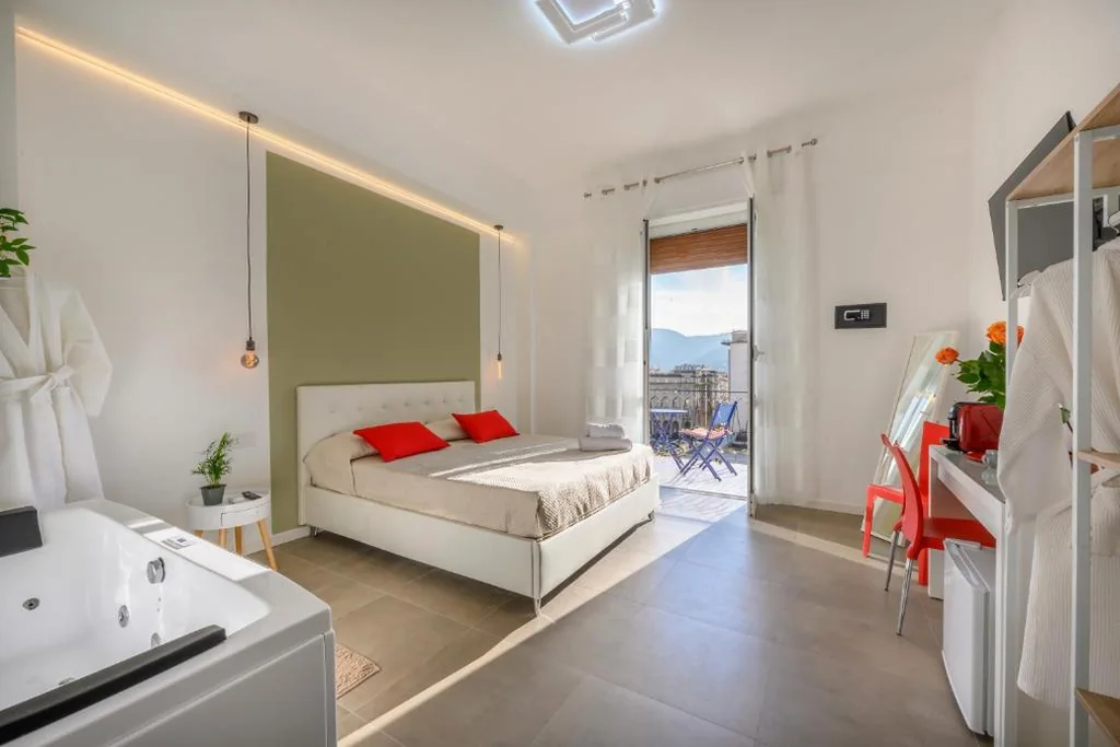 Deluxe Double Room with Balcony and Sea View — La Cattedrale