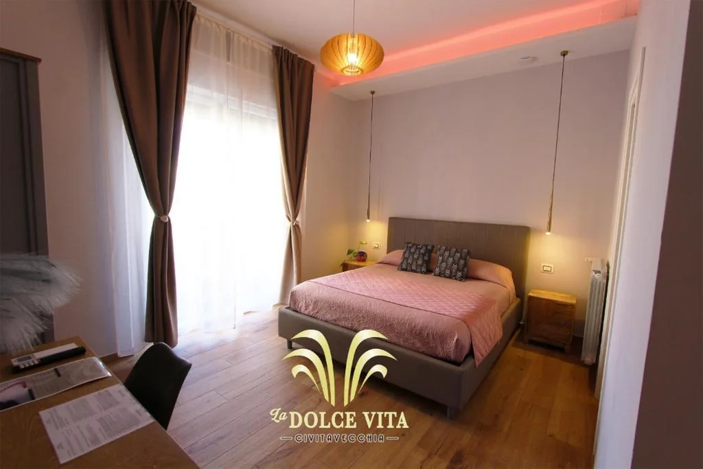 Camera Matrimoniale Deluxe con Balcone e Vista Mare — La Dolce Vita Civitavecchia