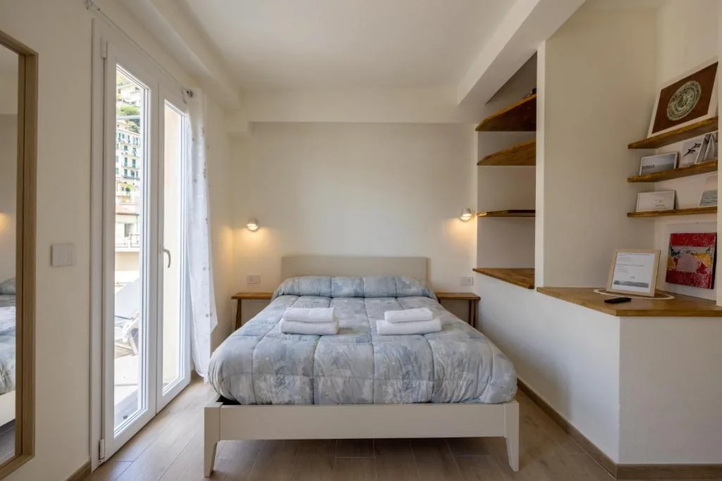 Deluxe Double Room with Balcony and Sea View — Locus Amoenus
