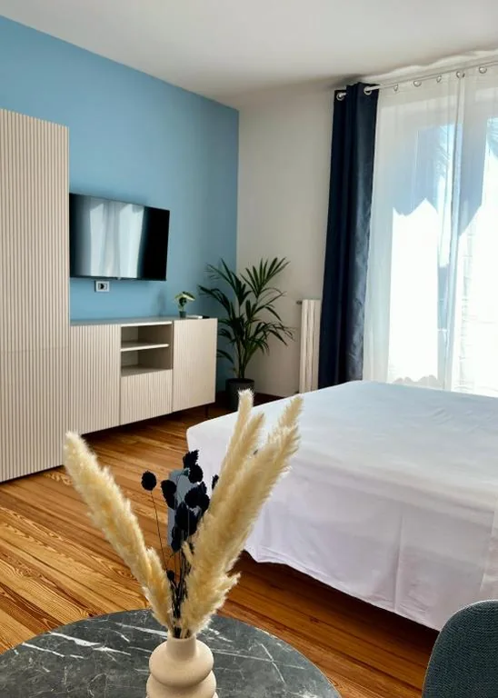 Deluxe Double Room with Balcony and Sea View — Oasi di Mare – Guest House