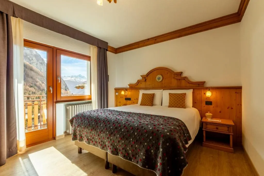 Camera Matrimoniale Deluxe con Balcone e Vista Montagna — Hotel Vallée Blanche Courmayeur