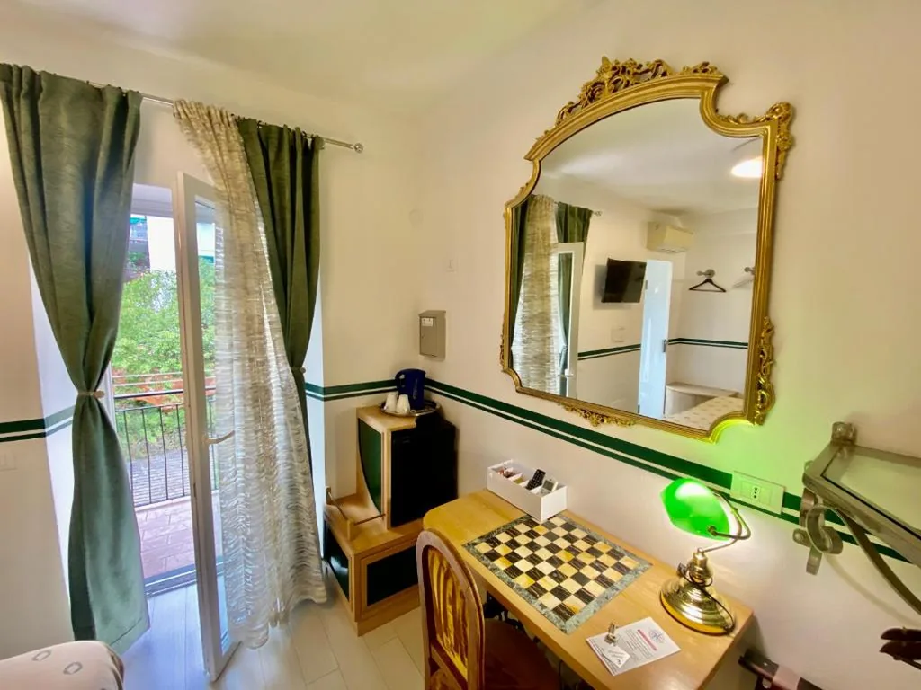Deluxe Double Room with Balcony — Giovanni Rooms Manarola