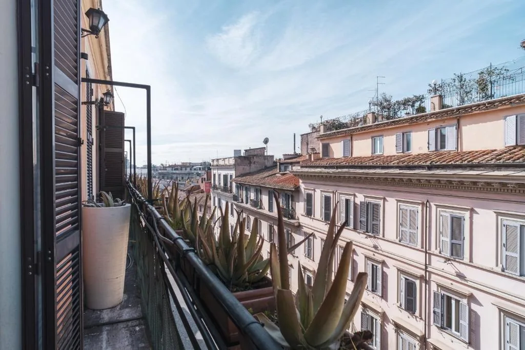 Camera Matrimoniale Deluxe con Balcone — Golden Rooms Piazza di Spagna