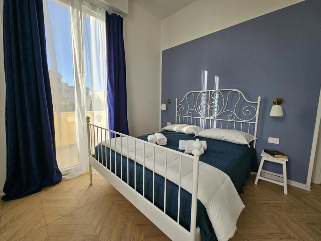 Deluxe Double Room with Balcony — Guest House Vanvitelli