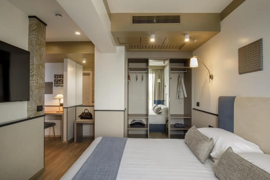 Deluxe Double Room with Balcony — Hotel Domidea