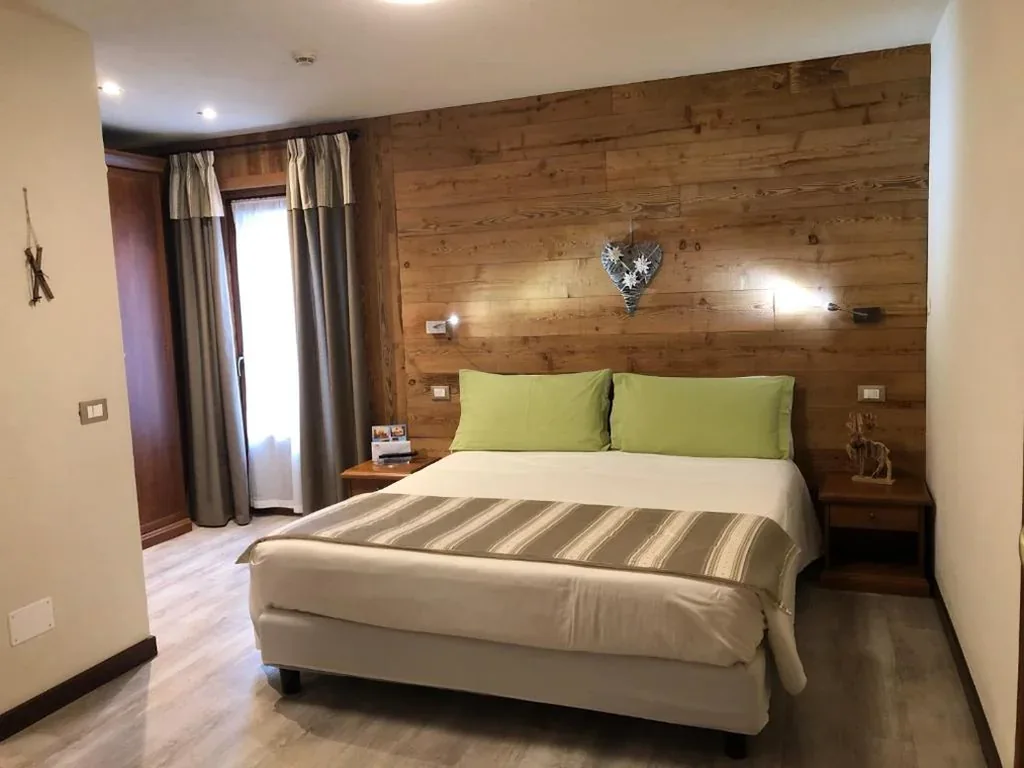Camera Matrimoniale Deluxe con Balcone — Hotel Edelweiss