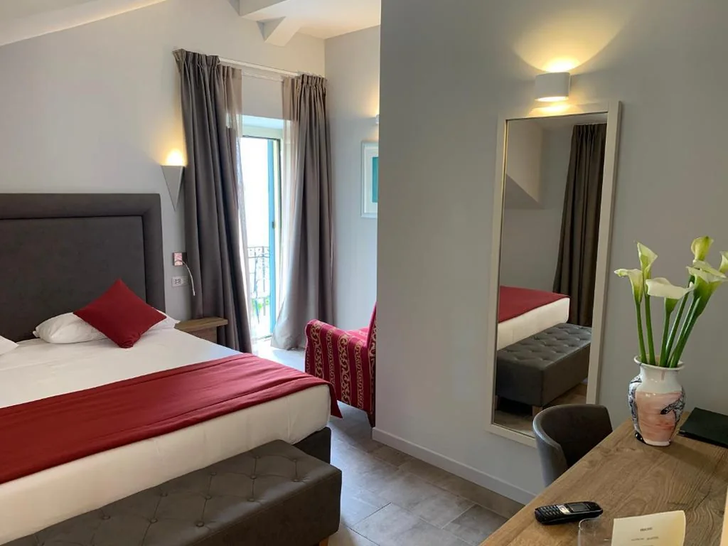 Deluxe Double Room with Balcony — Hotel Ristorante La Quartina