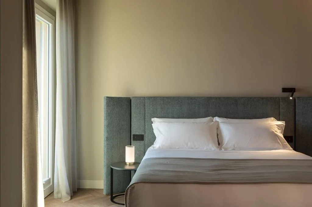 Camera Matrimoniale Deluxe con Balcone — Hotel Windsor