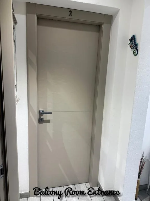 Deluxe Double Room with Balcony — La Muraria