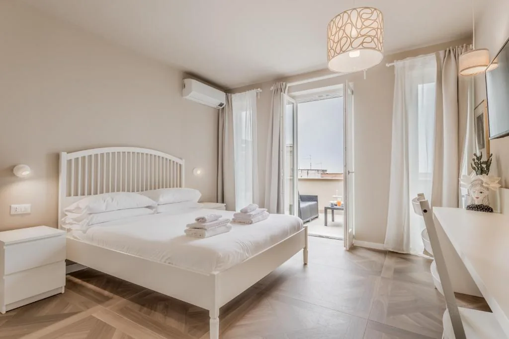 Camera Matrimoniale Deluxe con Balcone — La Villa
