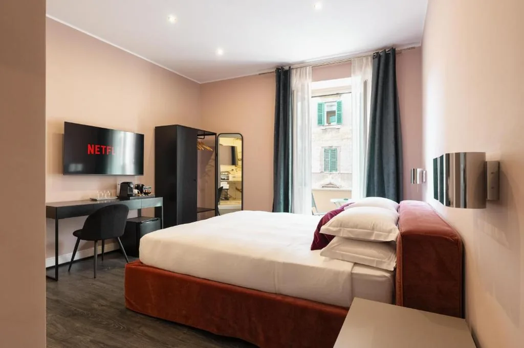 Camera Matrimoniale Deluxe con Balcone — My Rooms in Vatican City