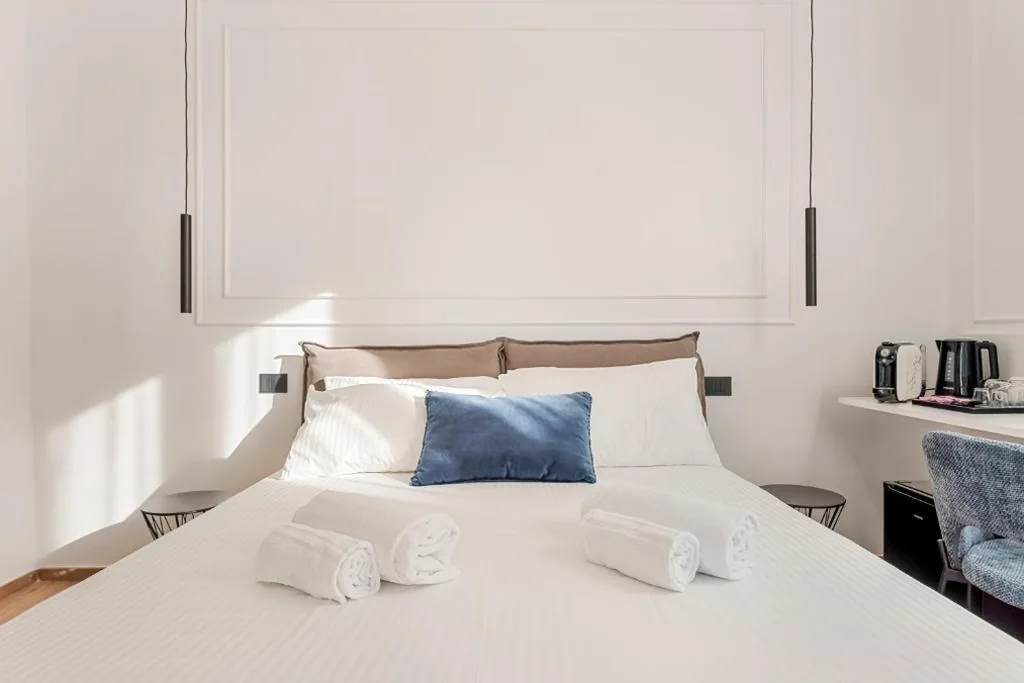 Camera Matrimoniale Deluxe con Balcone — Nelli Rooms – Via XXIV Maggio