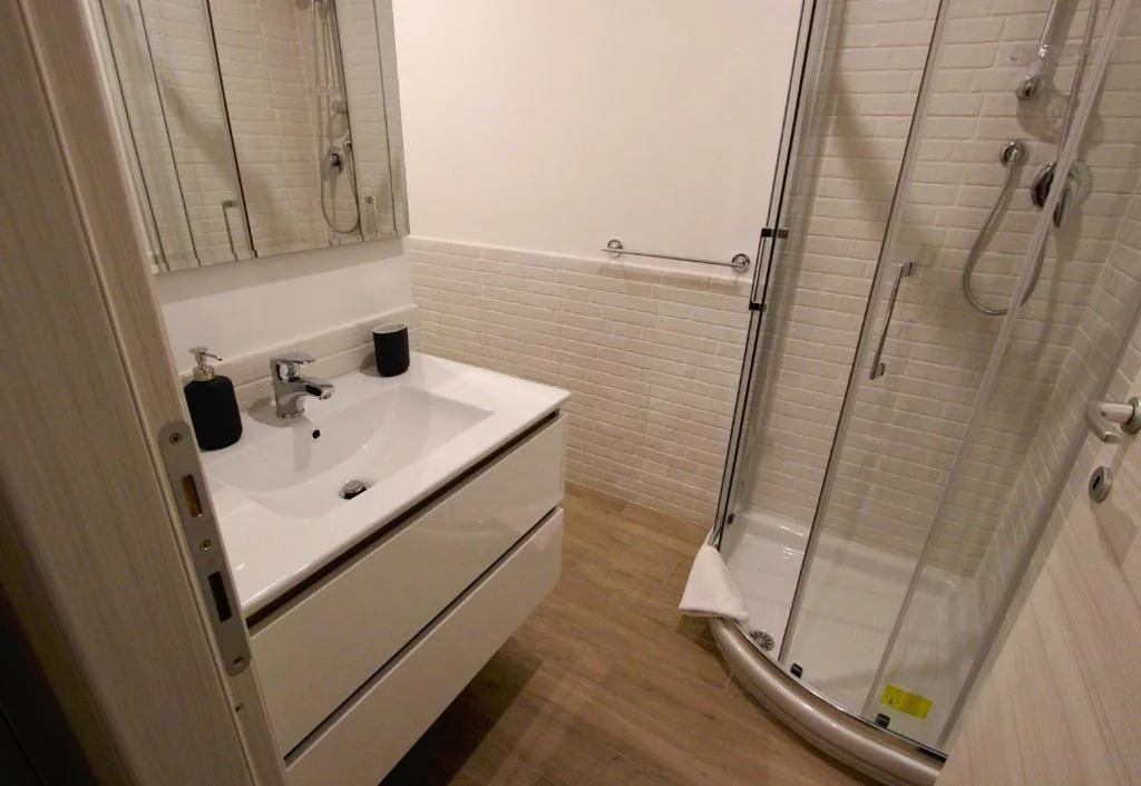 Deluxe Double Room with Balcony — Pianeta Roma 127