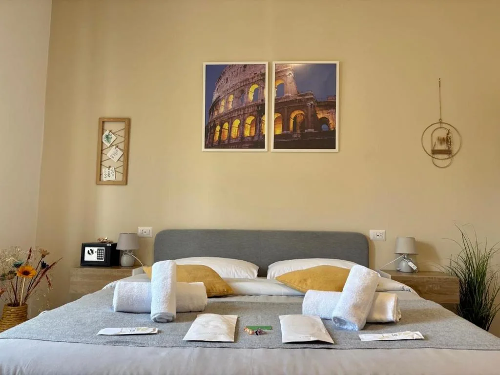 Deluxe Double Room with Balcony — Quattro Venti city suites