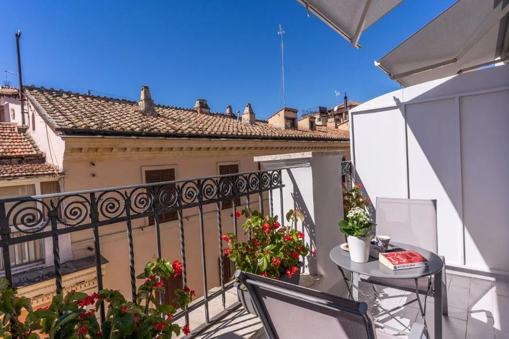 Camera Matrimoniale Deluxe con Balcone — Relais Trevi 95 Boutique Hotel