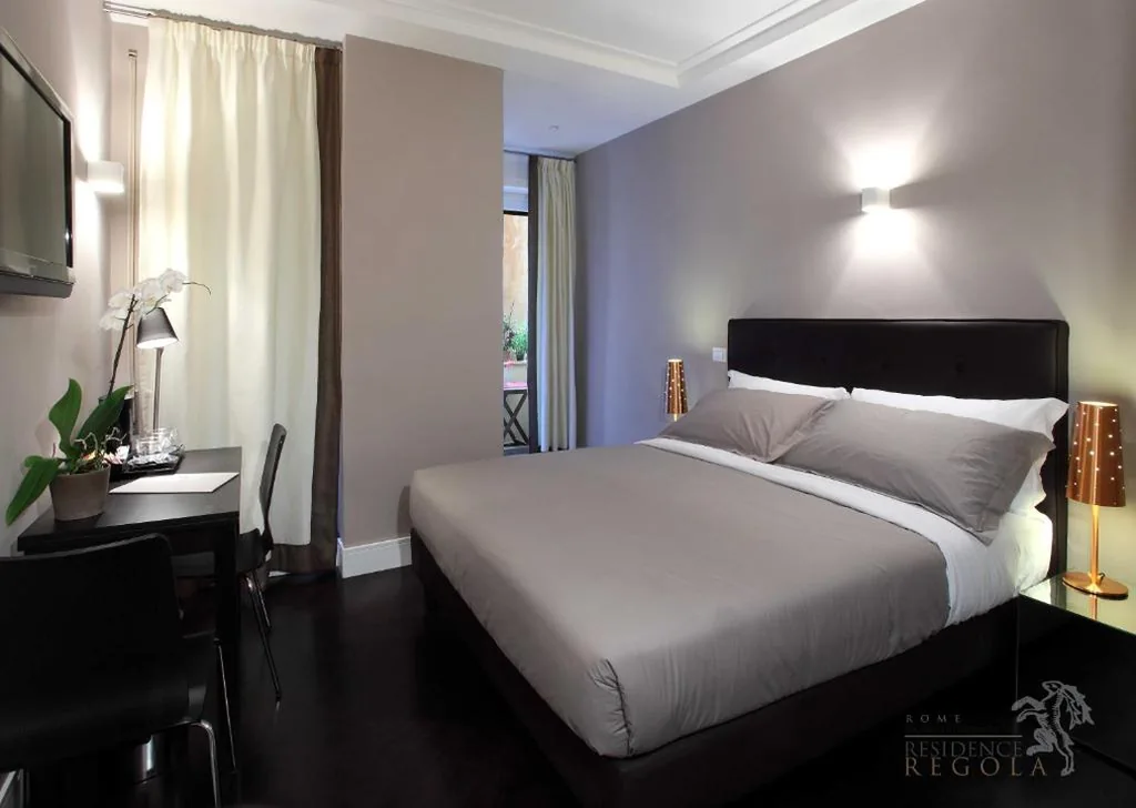 Camera Matrimoniale Deluxe con Balcone — Residence Regola