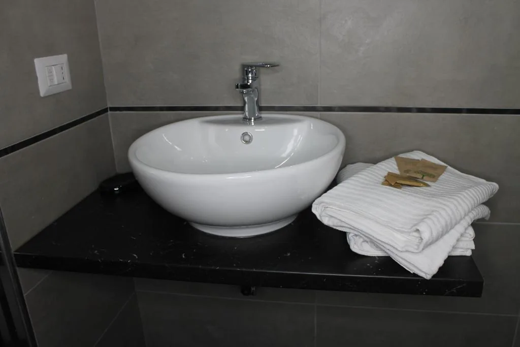Deluxe Double Room with Balcony — Roma suite Piramide