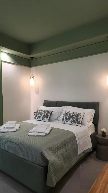 Deluxe Double Room with Balcony — Roma Suite Style 2