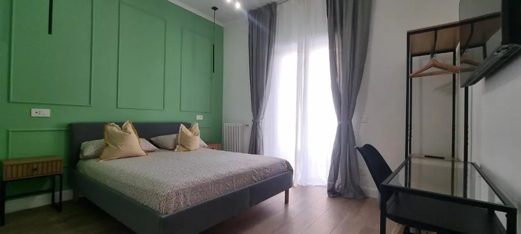 Deluxe Double Room with Balcony — Rome Park Apartment