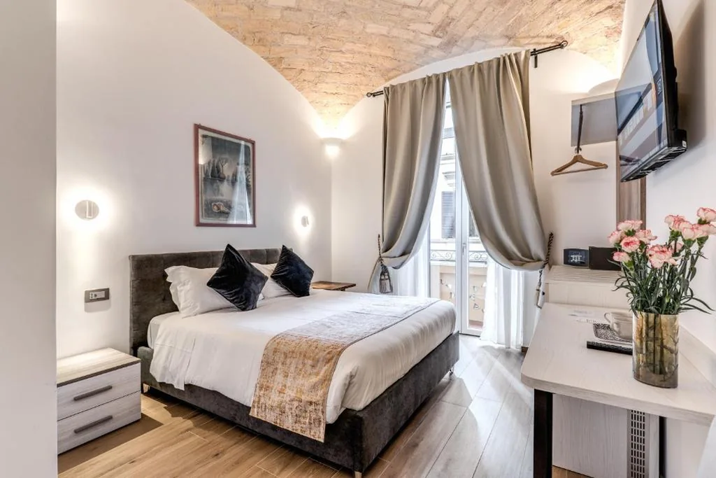 Deluxe Double Room with Balcony — Rose Inn Guest House
