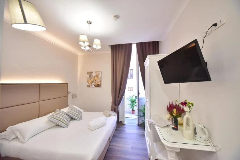Camera Matrimoniale Deluxe con Balcone — Sacconi Palace Suite Roma