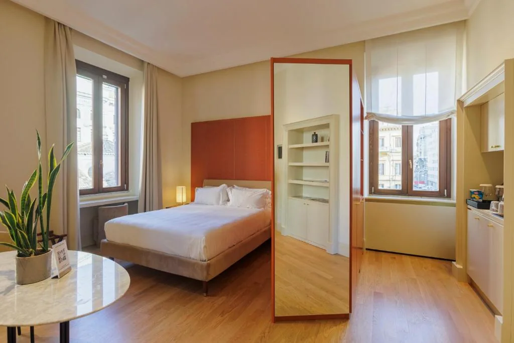 Deluxe Double Room with Balcony — Sentho Roma