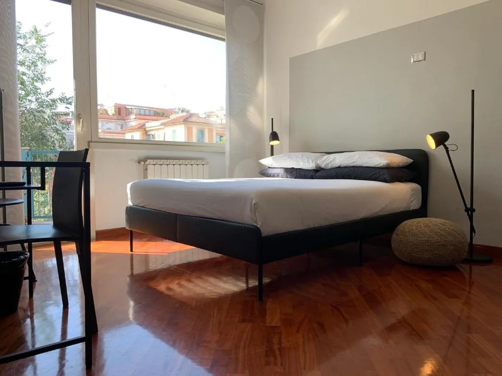 Deluxe Double Room with Balcony — SmooRoomS Trastevere