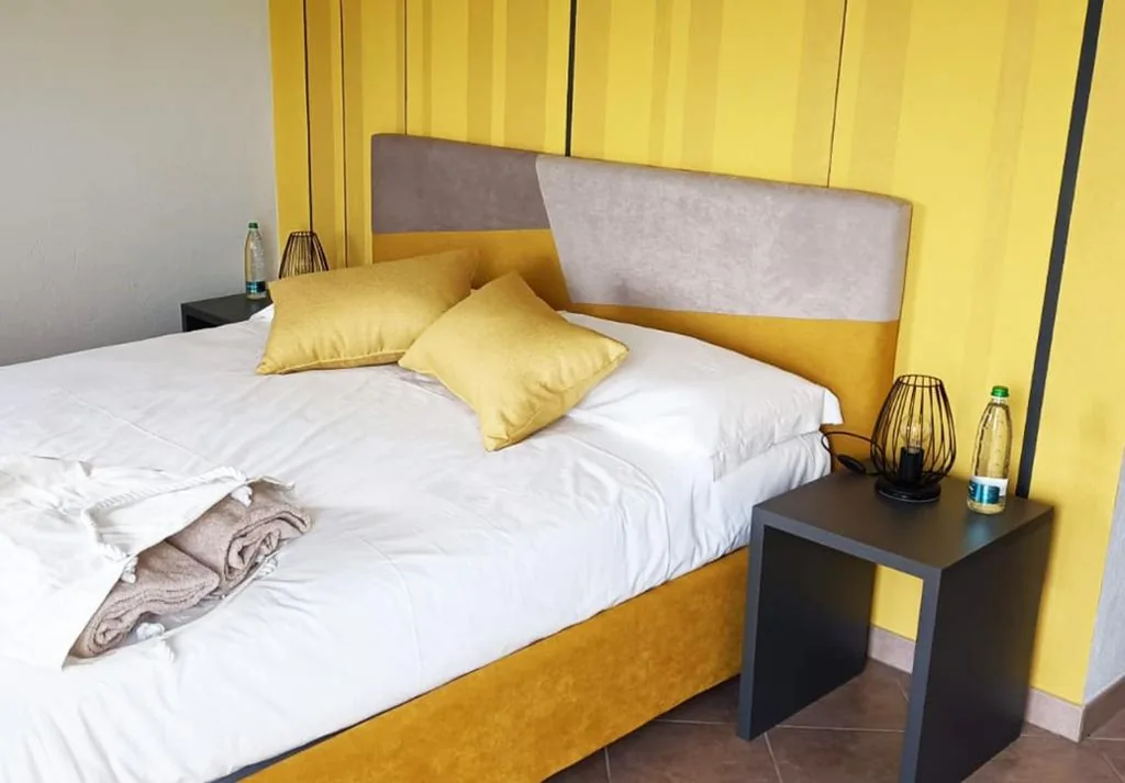 Deluxe Double Room with Balcony — Sogno in Langa