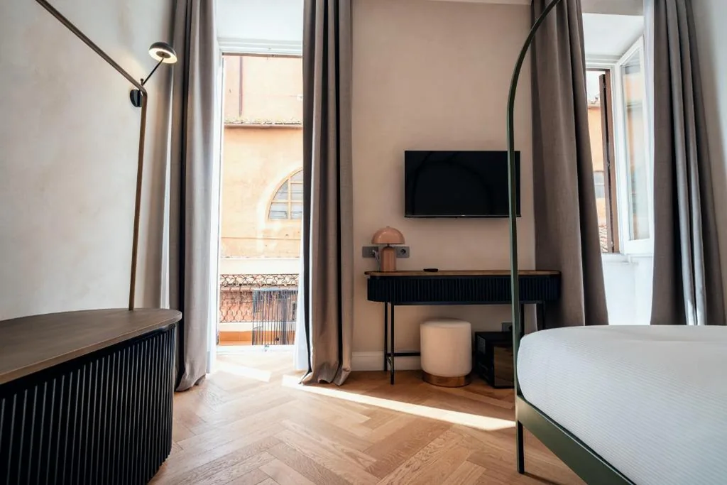 Deluxe Double Room with Balcony — The Flow – Via Del Corso