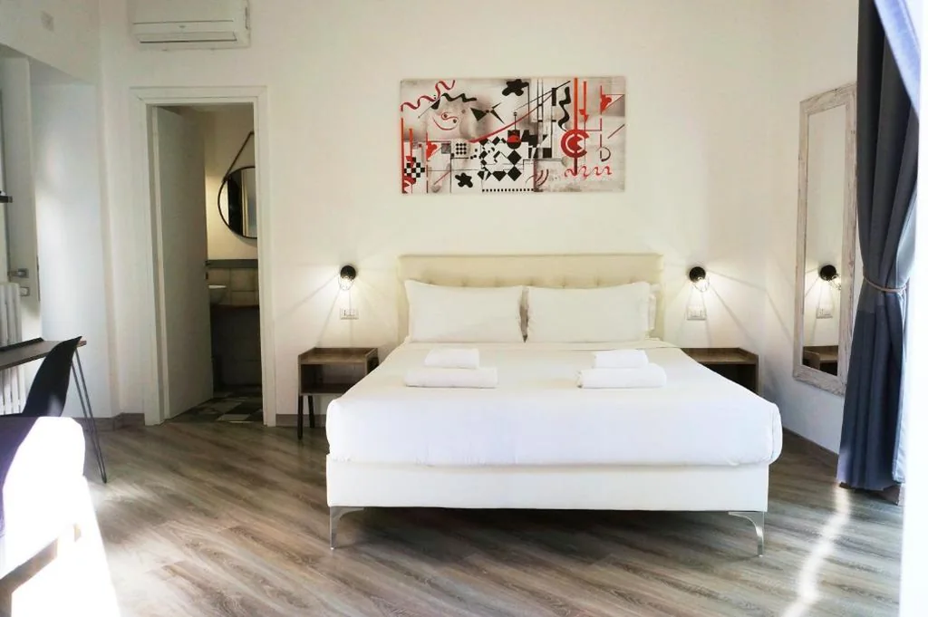 Camera Matrimoniale Deluxe con Balcone — THE ROMAN WAY San Giovanni