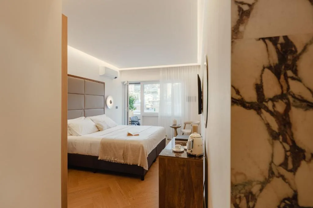 Camera Matrimoniale Deluxe con Balcone — The Romex