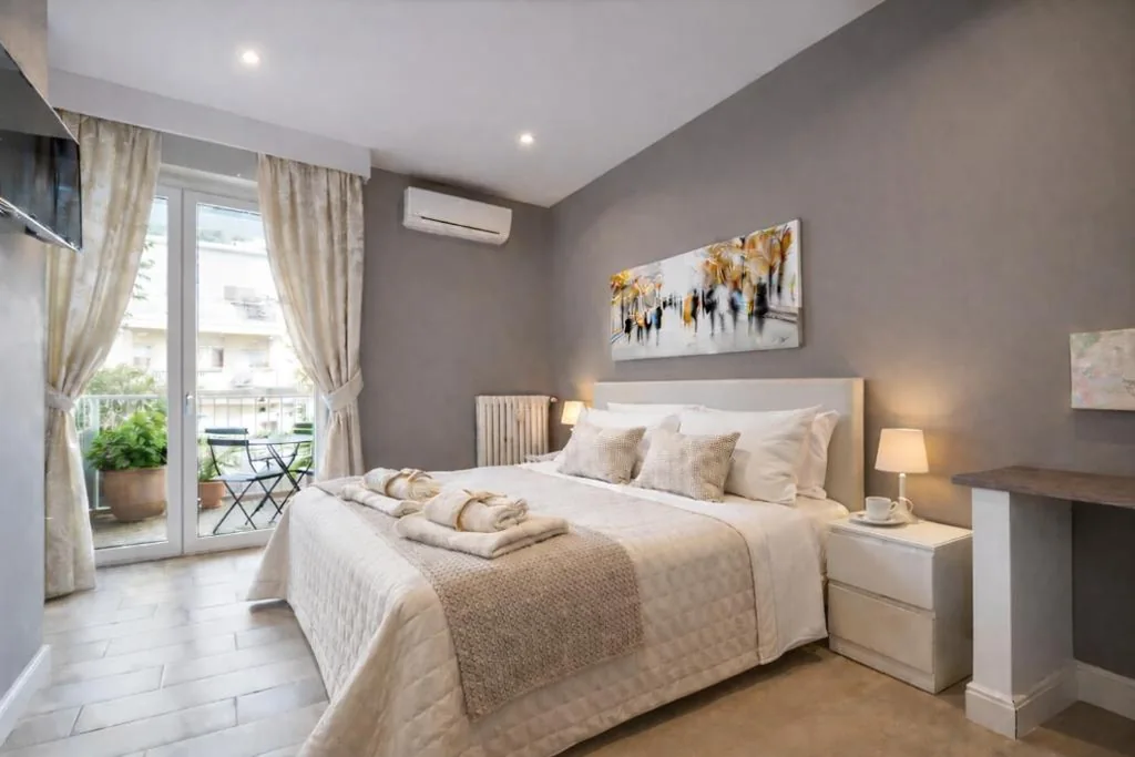 Camera Matrimoniale Deluxe con Balcone — Tollì rooms