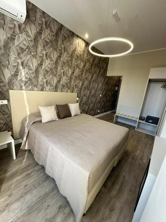 Camera Matrimoniale Deluxe con Balcone — TrevInn Suites
