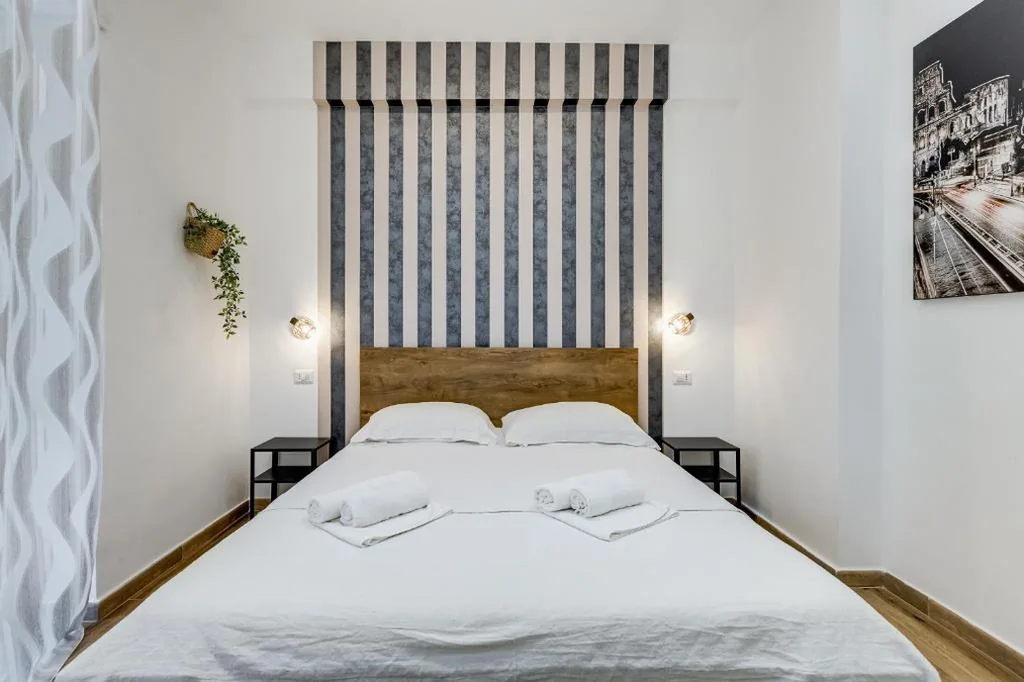 Camera Matrimoniale Deluxe con Balcone — VATICANDREAM GUEST HOUSE