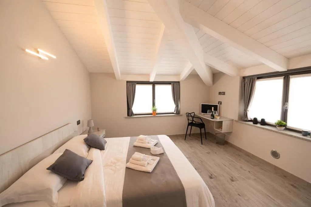 Camera Matrimoniale Deluxe con Doccia — Bed and breakfast Ma.Gi.A