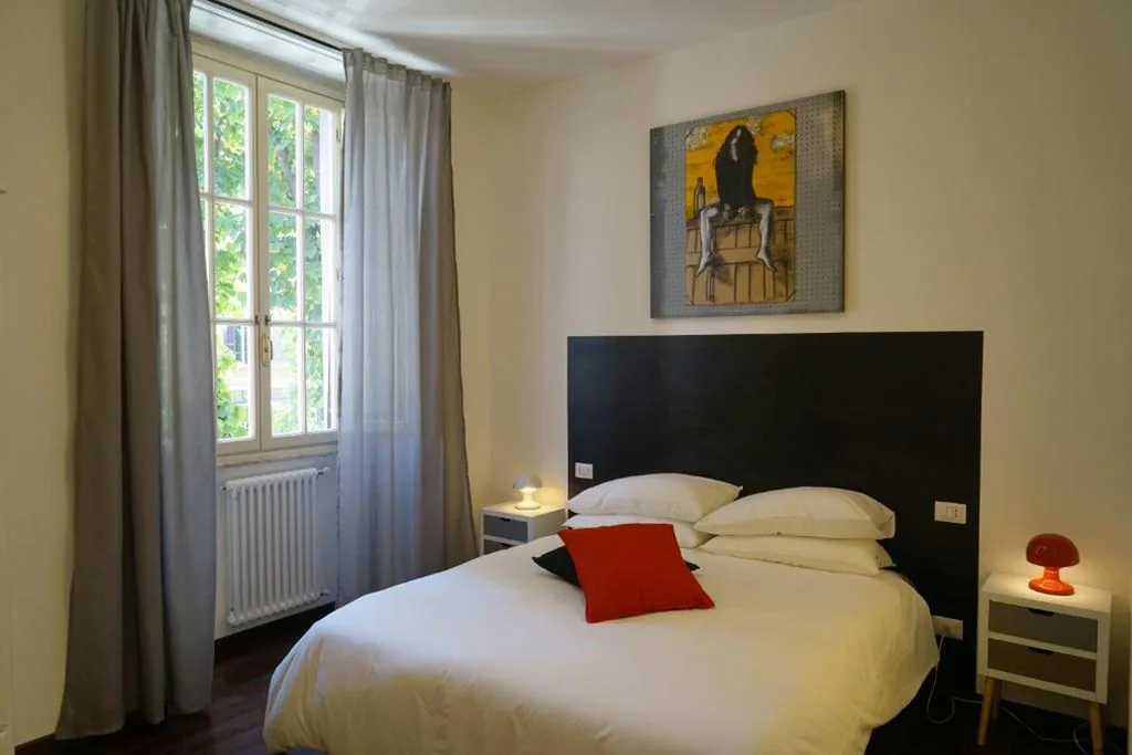 Camera Matrimoniale Deluxe con Doccia — Guest House Interno4