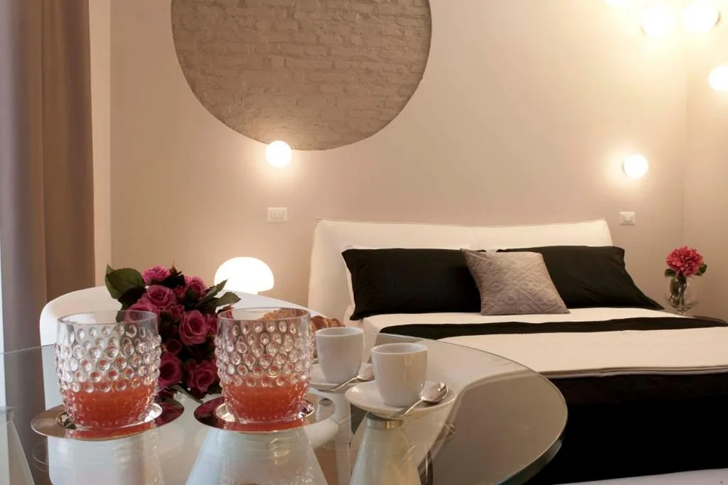 Deluxe Double Room with Hydromassage Shower — Cardilli Luxury Rooms