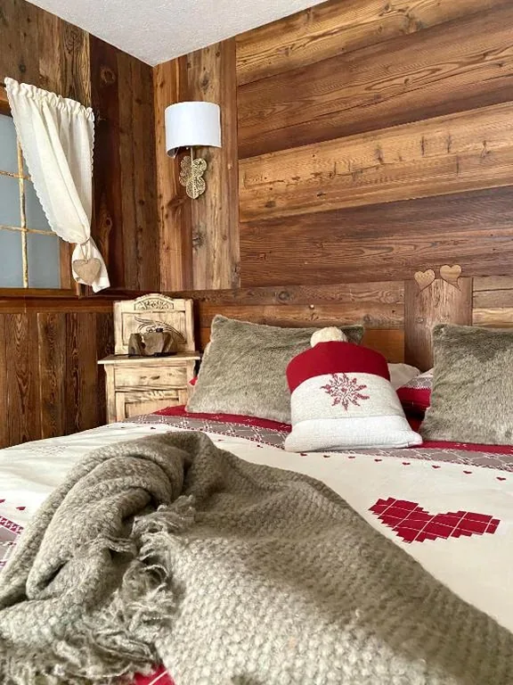 Deluxe Double Room with Shower — Le Relais du Boucher