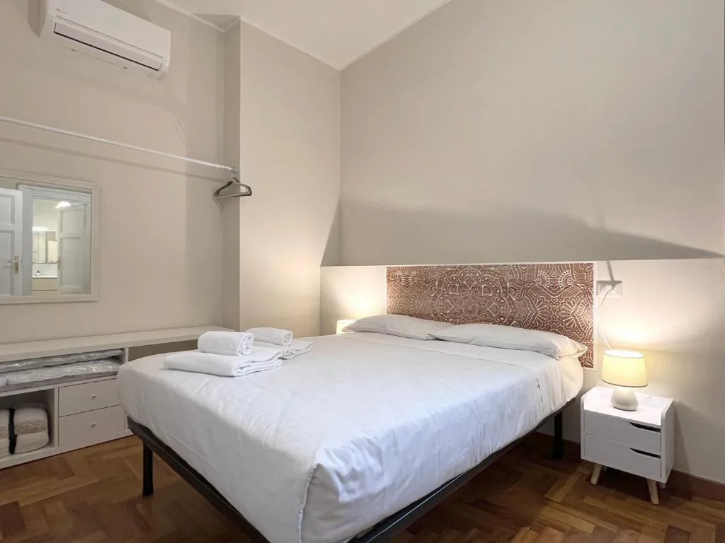 Camera Matrimoniale Deluxe con Doccia — Marbel’s Rooms