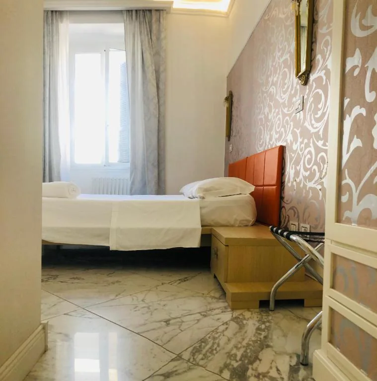 Camera Matrimoniale Deluxe con Doccia — parisa suite