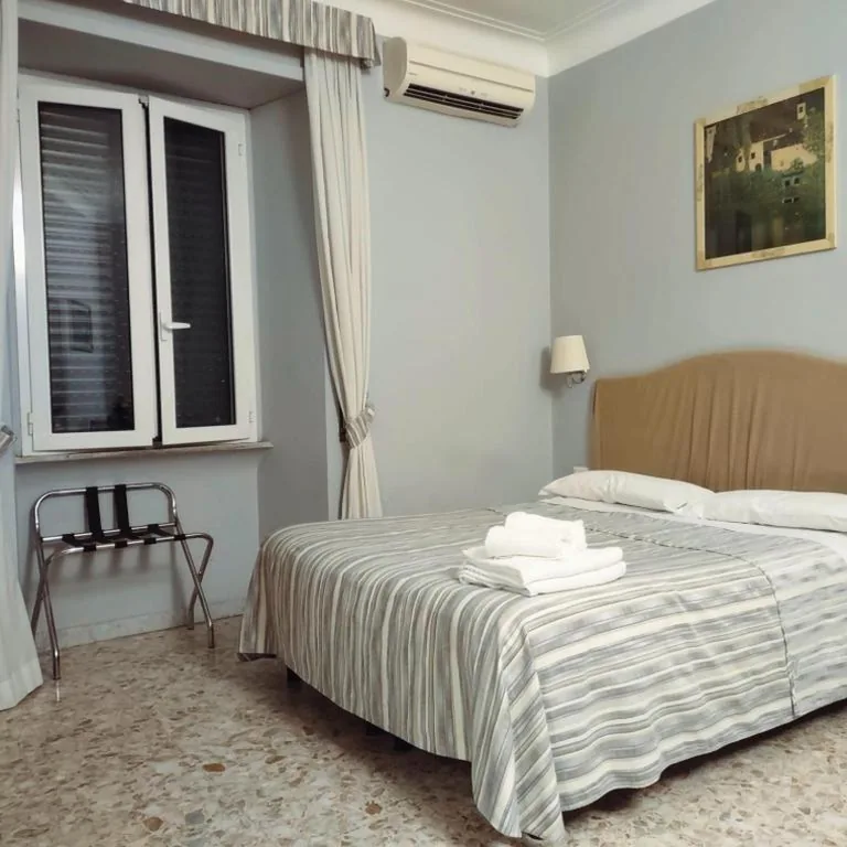 Camera Matrimoniale Deluxe con Doccia — St. Anthony Guest House