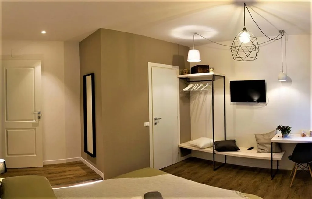 Camera Matrimoniale Deluxe con Doccia — St. Peter’s Luxury Rooms