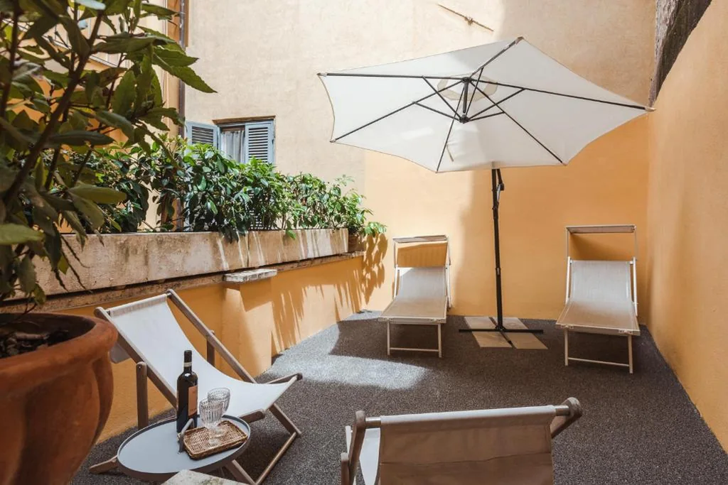 Deluxe Double Room with Terrace — Nikis Collection Navona
