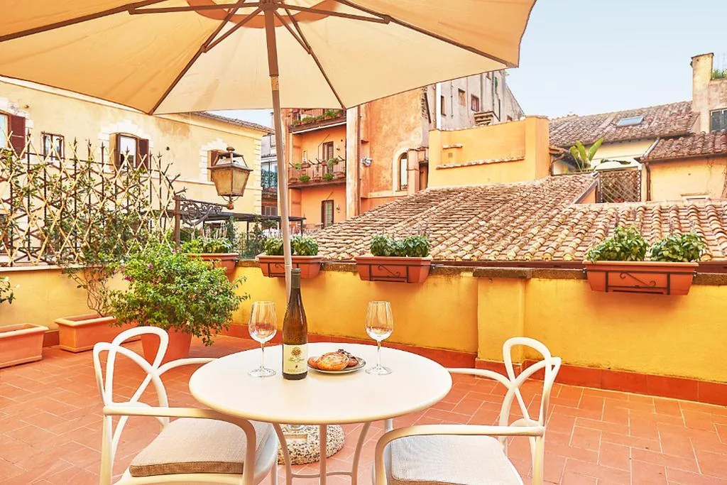 Deluxe Double Room with Terrace — Ripagrande a Trastevere