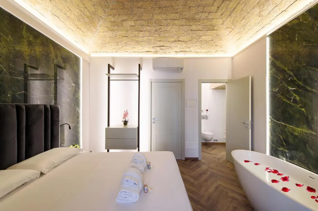 Deluxe Double Room with Bathtub — Antinous Suites